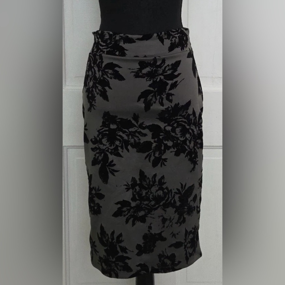 Popana Gray Pencil Skirt with Black Floral Burnout